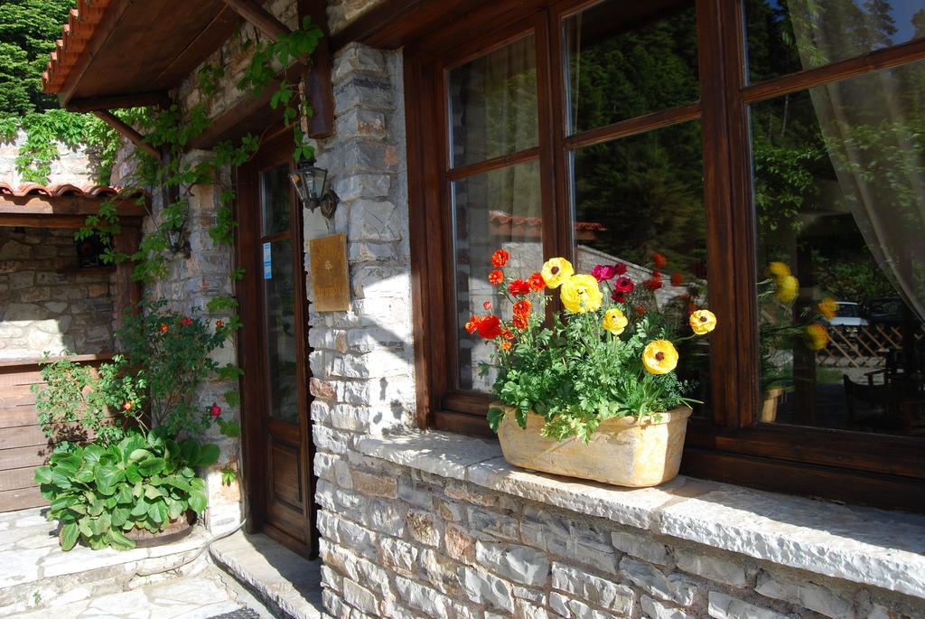 Dryades Guesthouse Ano Khora Bagian luar foto